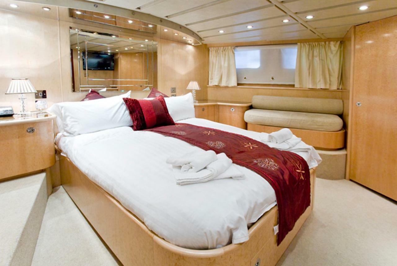 Absolute Pleasure Yacht Hotel London Ngoại thất bức ảnh